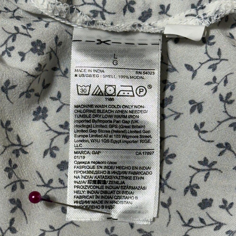 GAP Flutter Sleeve Blouse Womens Large White Floral Excellent V-Neck Modal Top - Picture 6 of 9